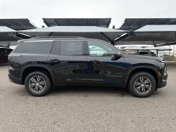 2024 Chevrolet Traverse AWD LT | Thumbnail Photo 3 of 21