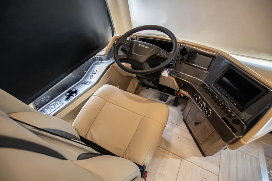 2026 Tiffin Phaeton 44OH | Photo 10 of 31