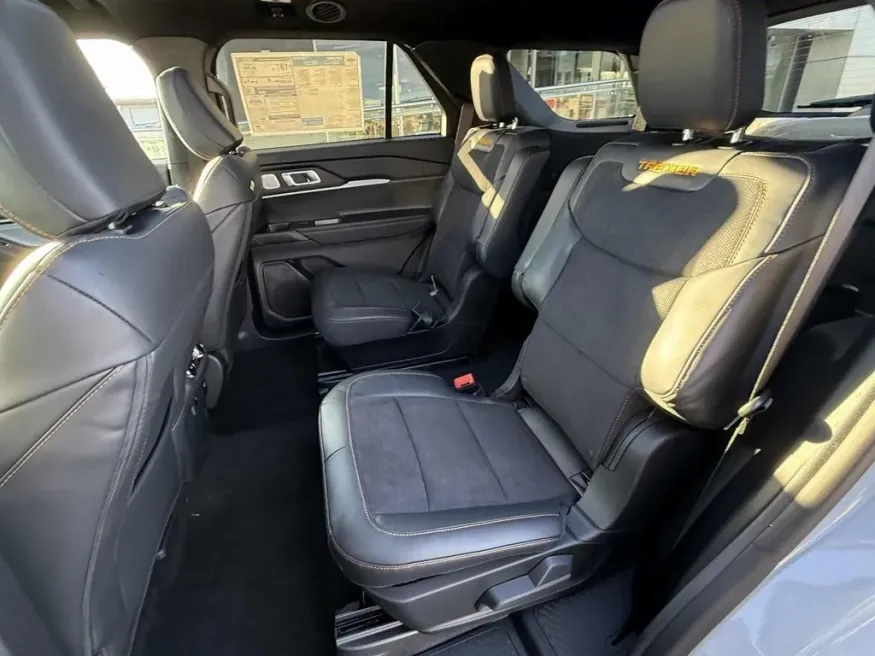 2026 Ford Explorer | Photo 30 of 32