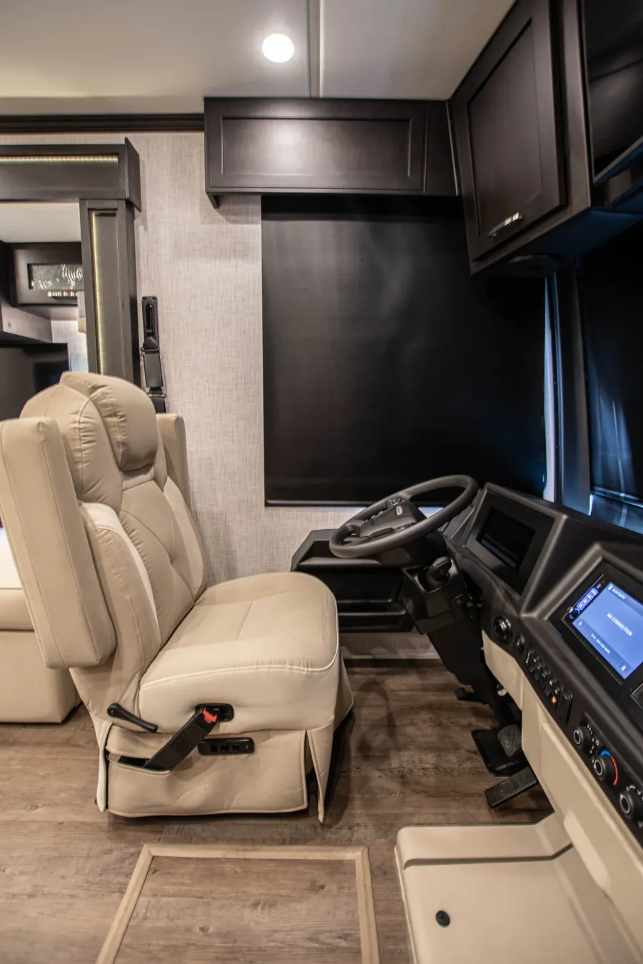 2026 Newmar Canyon Star 3947 | Photo 11 of 27