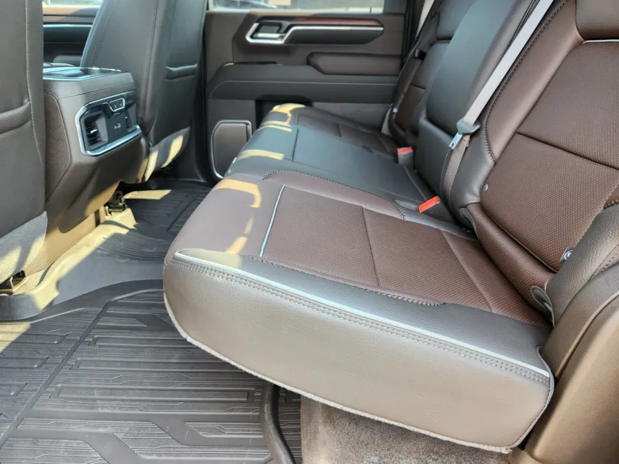 2026 GMC Sierra 2500HD Denali | Photo 11 of 31