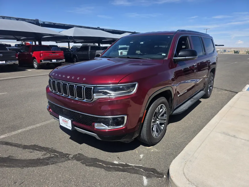 2023 Jeep Wagoneer L Series II | Photo 3 of 33