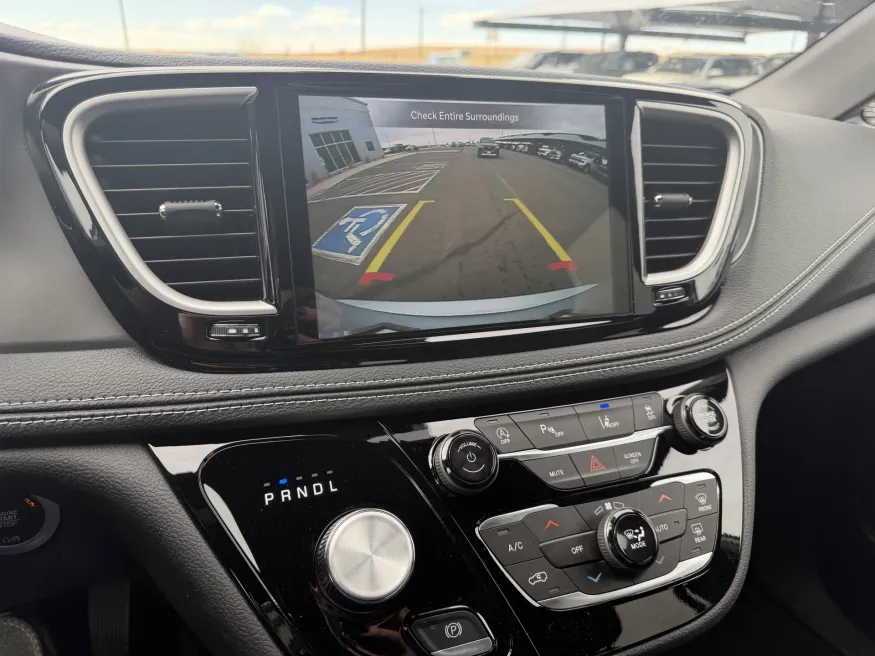 2026 Chrysler Pacifica Select | Photo 17 of 18