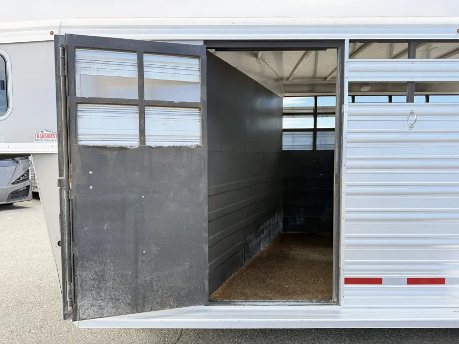 2022 Logan Coach Stock Combo | Photo 13 of 16