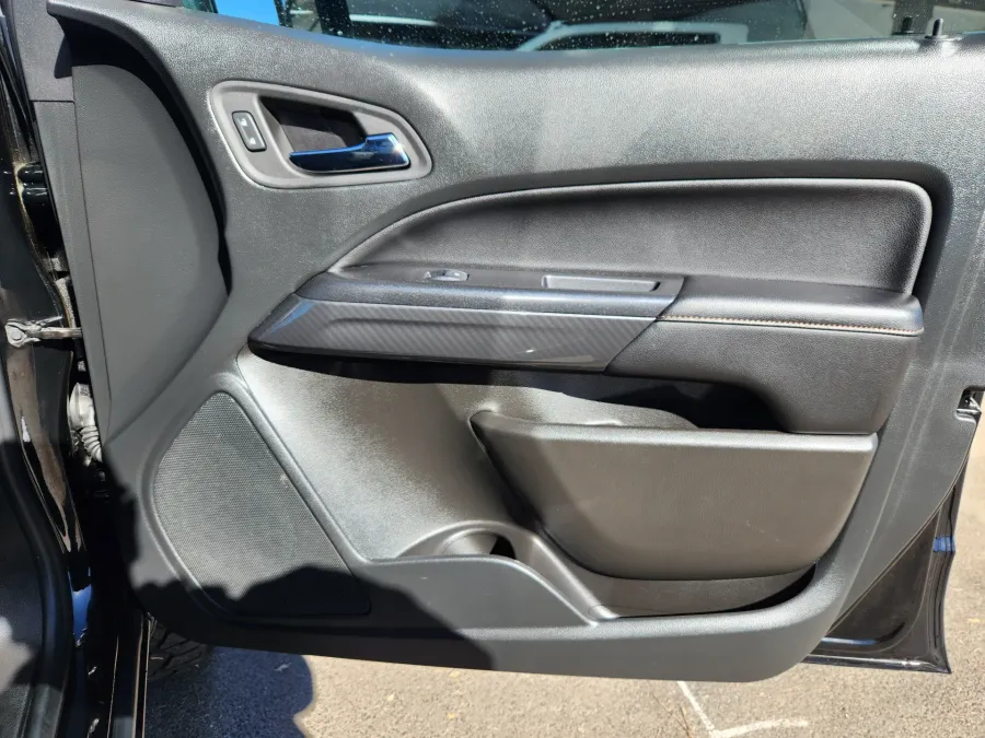 2022 GMC Canyon 4WD AT4 w/Leather | Photo 18 of 31