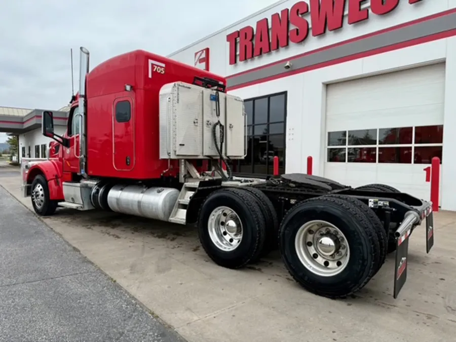 2022 Peterbilt 567 | Photo 6 of 18