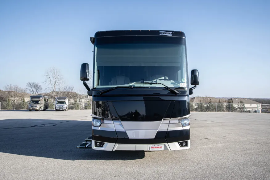 2024 Newmar Kountry Star 3709 | Photo 5 of 25