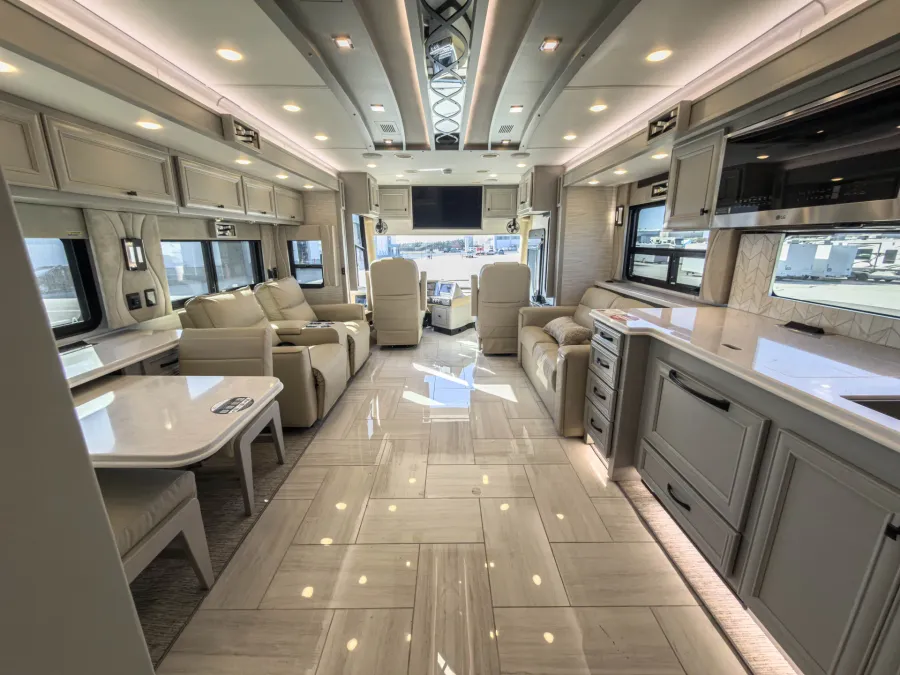 2026 Tiffin Phaeton 37 BH | Photo 10 of 43