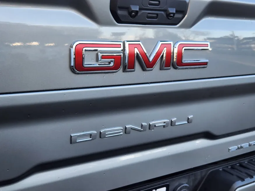 2024 GMC Sierra 2500HD Denali | Photo 13 of 31