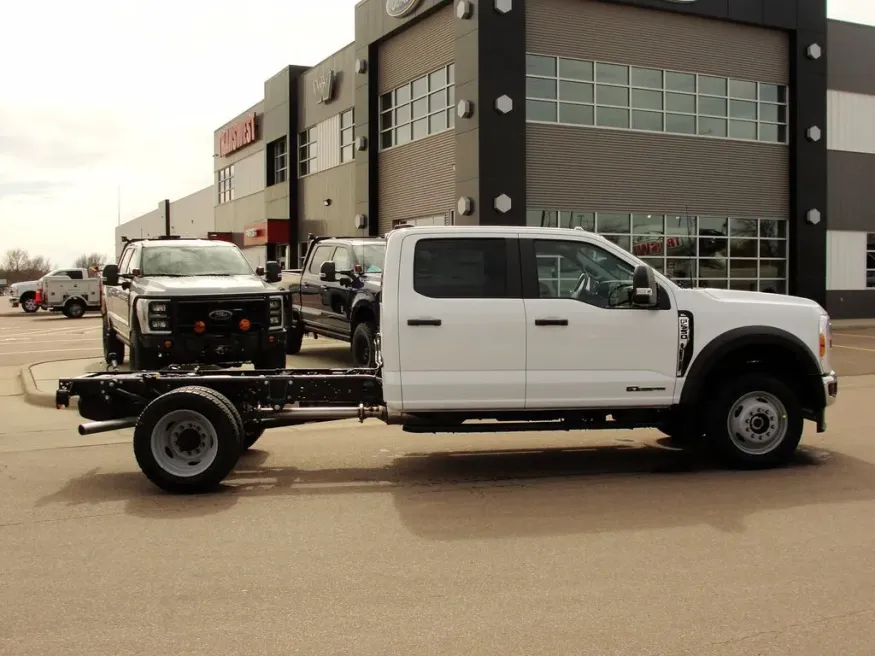 2026 Ford Super Duty F-550 | Photo 5 of 13