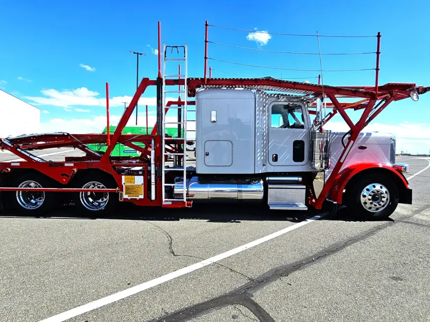 2020 Peterbilt 389 | Photo 4 of 35