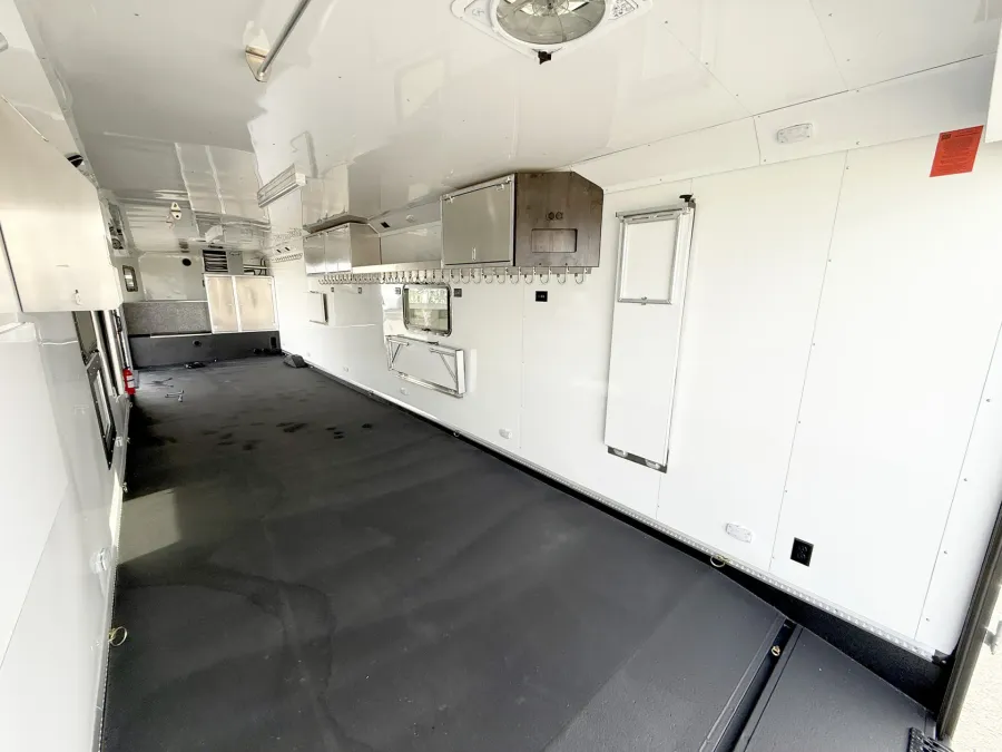 2026 Logan Coach Horse Power Burandt Edition | Photo 8 of 24