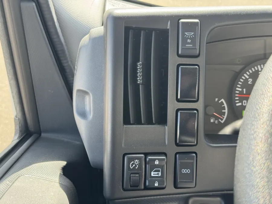 2025 Isuzu NRR GAS | Photo 19 of 22