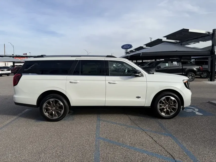 2025 Ford Expedition Max | Photo 4 of 34