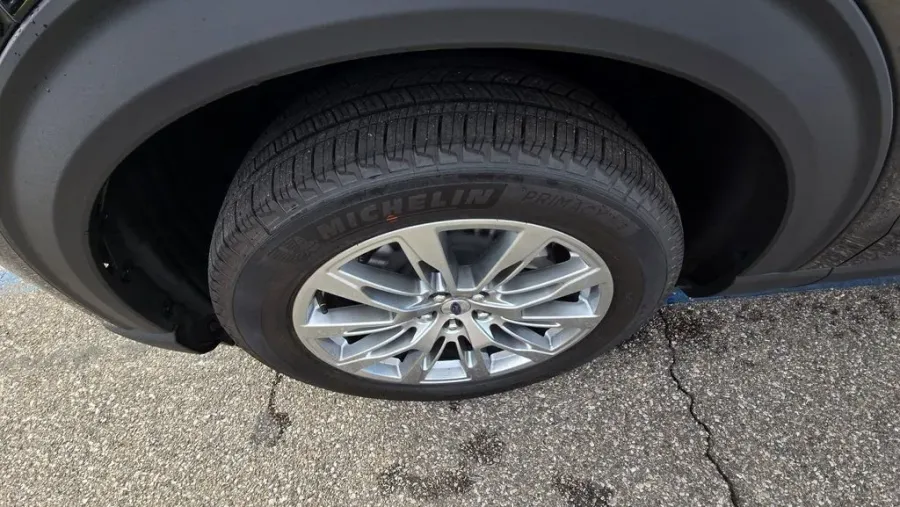 2026 Ford Explorer | Photo 10 of 32