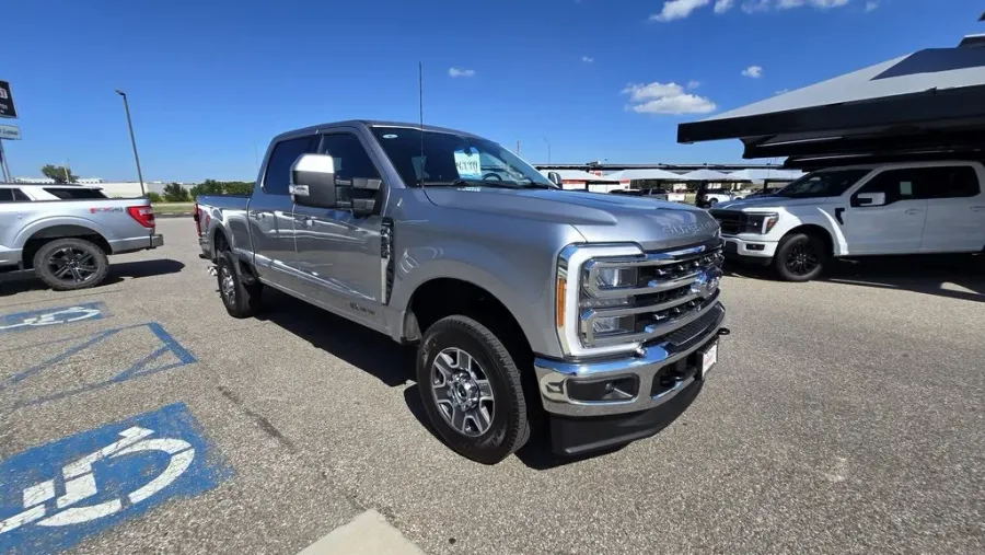 2023 Ford F-250 | Photo 3 of 30