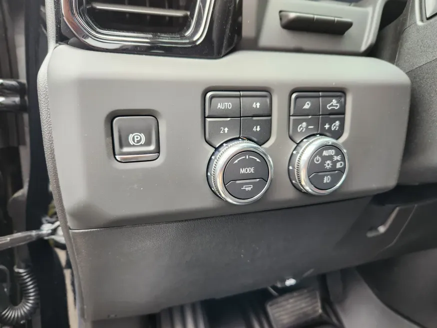 2025 GMC Sierra 2500HD AT4 | Photo 6 of 32