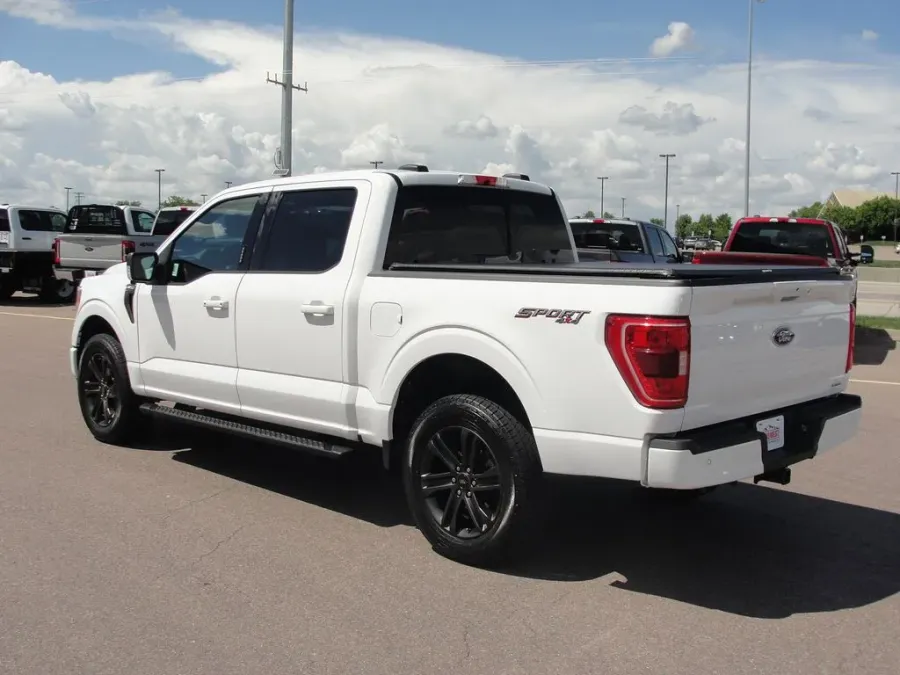 2021 Ford F-150 XLT | Photo 4 of 28