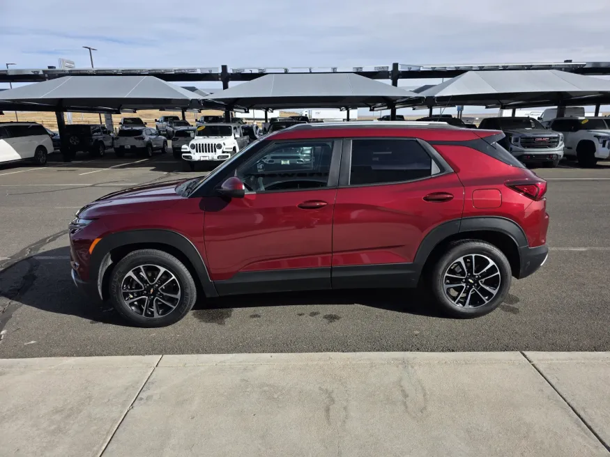 2025 Chevrolet Trailblazer LT | Photo 4 of 22