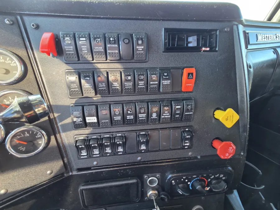 2021 Western Star 4900SA | Photo 17 of 20