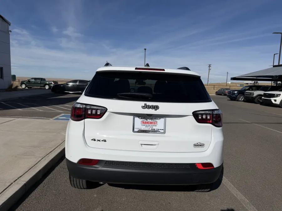 2026 Jeep Compass Latitude | Photo 6 of 18