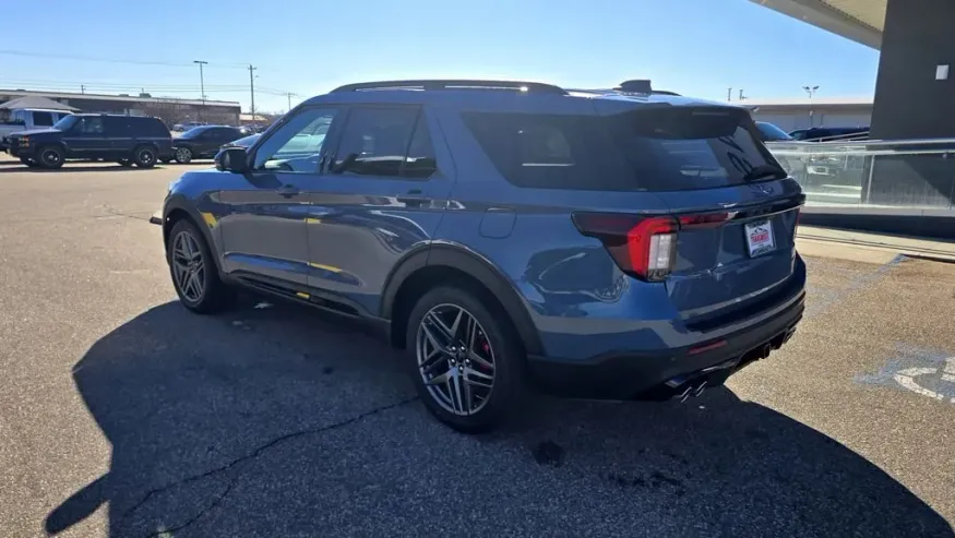 2026 Ford Explorer | Photo 6 of 36