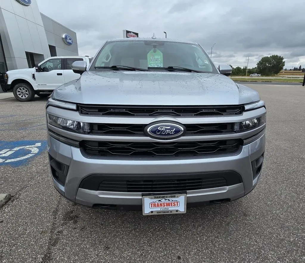 2022 Ford Expedition Max | Photo 2 of 35