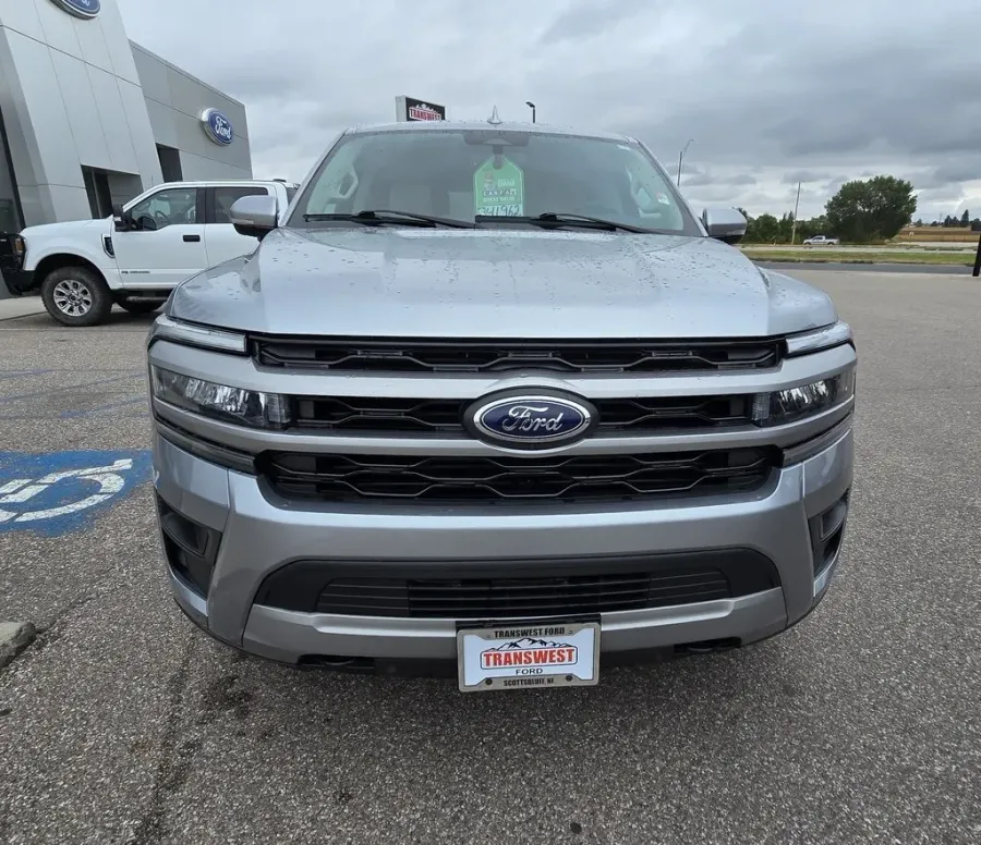 2022 Ford Expedition Max | Photo 2 of 35