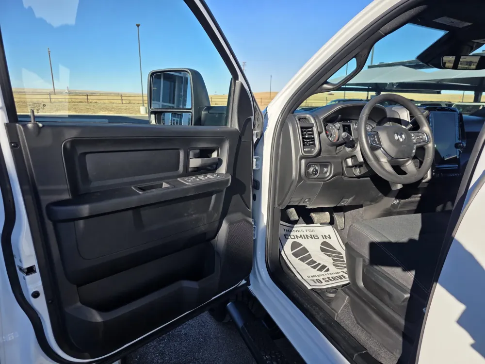 2026 RAM 3500 Tradesman - Photo 8