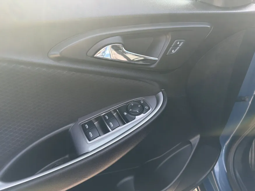 2025 Chevrolet Malibu LT | Photo 11 of 19