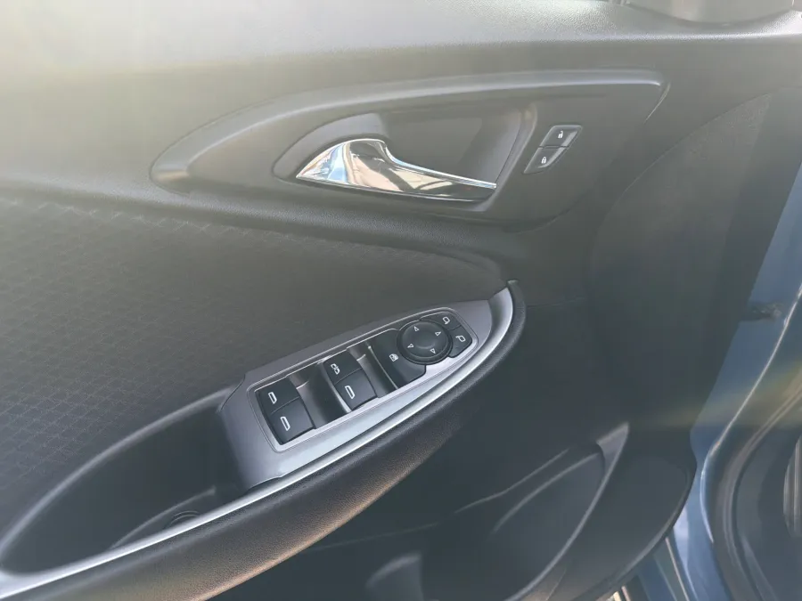 2025 Chevrolet Malibu LT | Photo 11 of 19