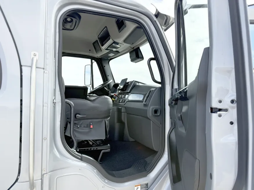 2024 Freightliner M2 106 Plus Summit Hauler | Photo 20 of 23