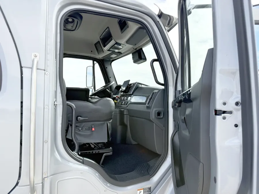 2024 Freightliner M2 106 Plus Summit Hauler | Photo 20 of 23