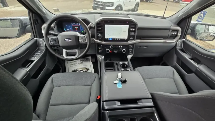 2025 Ford F-150 | Photo 25 of 29