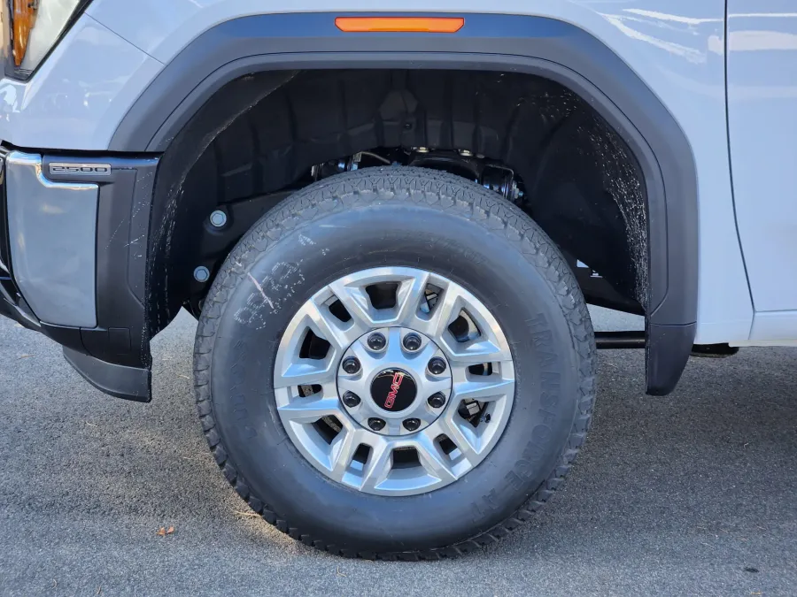 2025 GMC Sierra 2500HD Pro | Photo 24 of 32