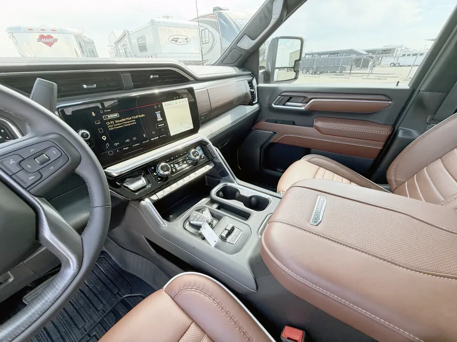 2026 GMC 2500 Denali Ultimate | Photo 7 of 23