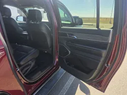 2023 Jeep Wagoneer L Series II | Thumbnail Photo 18 of 33