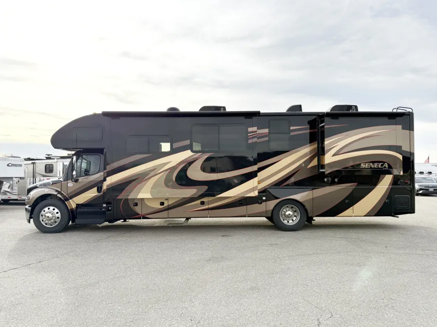 2016 Jayco Seneca 37HJ | Photo 20 of 29