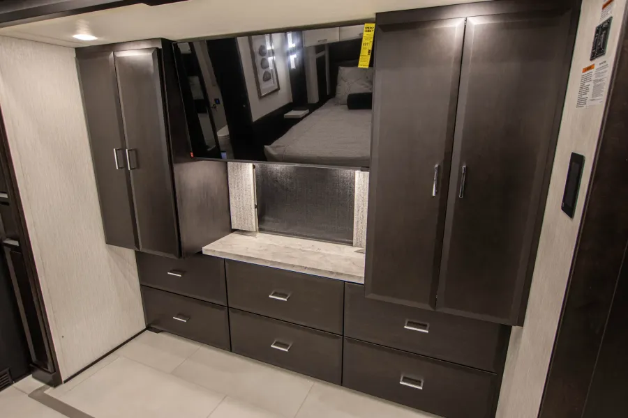 2026 Newmar Mountain Aire 4118 | Photo 25 of 44