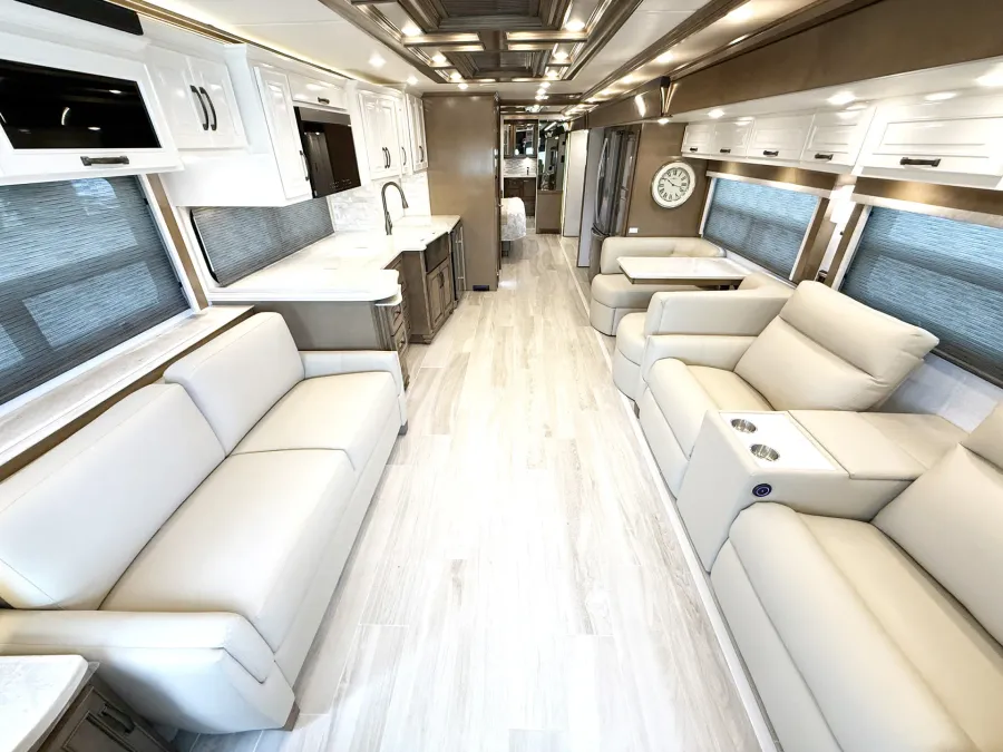 2026 Newmar Dutch Star 4325 | Photo 4 of 32