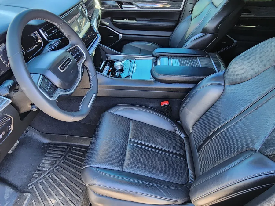 2022 Jeep Wagoneer Series III | Photo 6 of 25