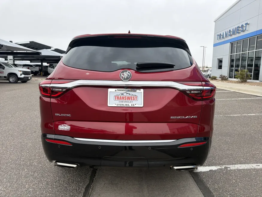 2018 Buick Enclave Essence | Photo 3 of 9