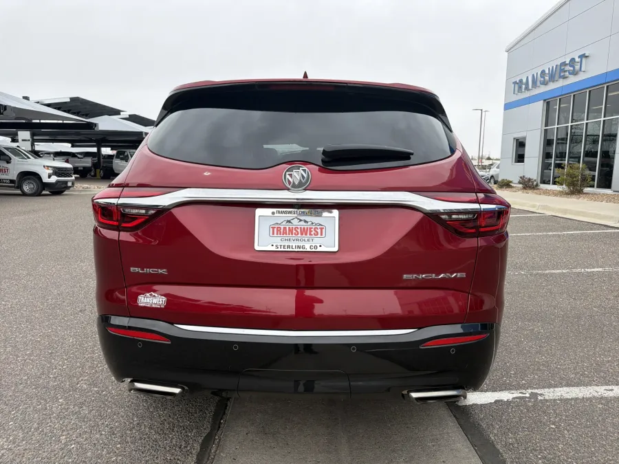 2018 Buick Enclave Essence | Photo 3 of 9