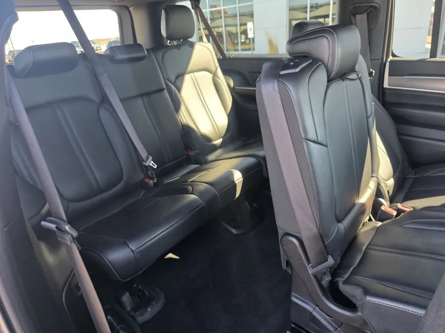 2025 Jeep Wagoneer L Base | Photo 20 of 34