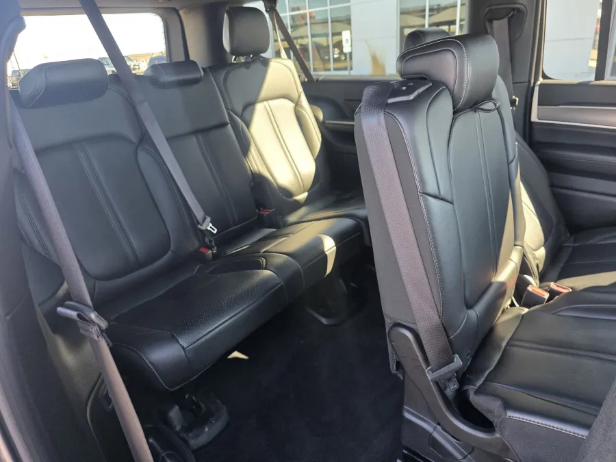 2025 Jeep Wagoneer L Base | Photo 20 of 34