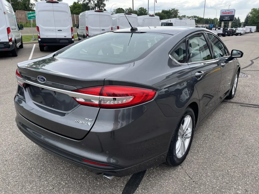2018 Ford Fusion | Photo 13 of 19