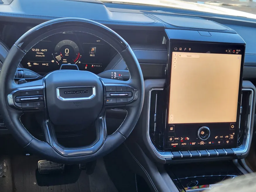 2025 GMC Yukon Denali Ultimate | Photo 18 of 24