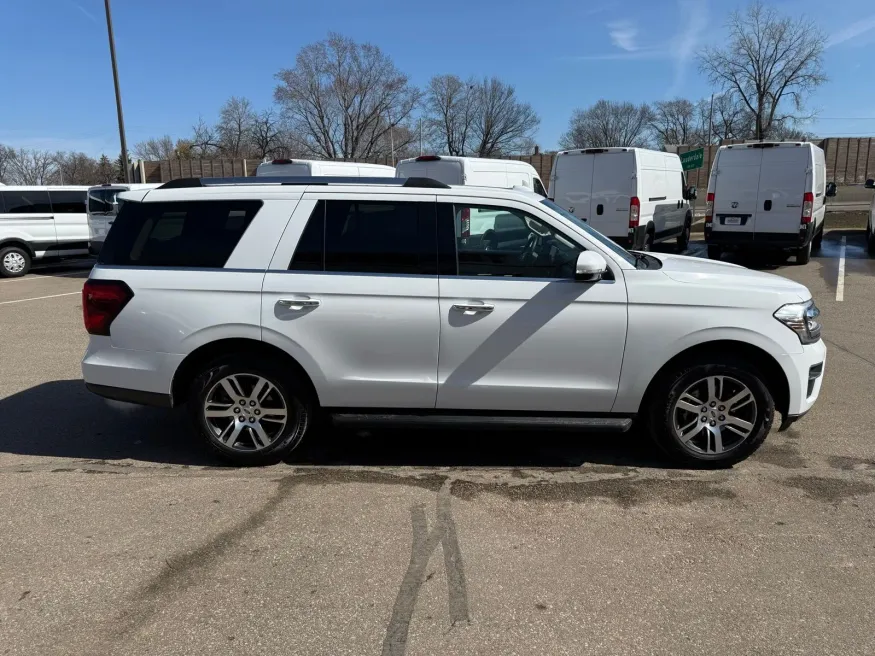 2024 Ford Expedition Limited | Photo 16 of 22