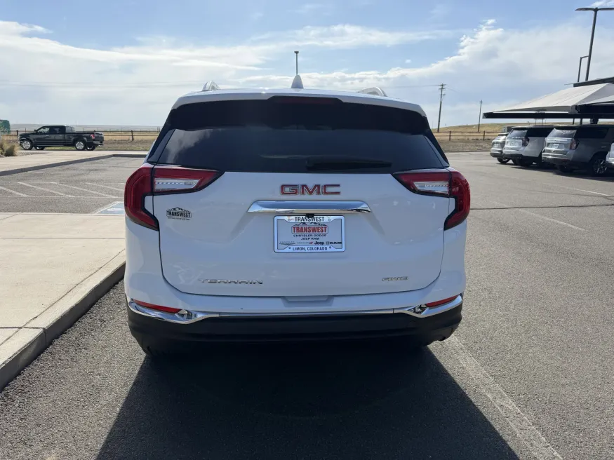 2024 GMC Terrain SLT | Photo 6 of 20