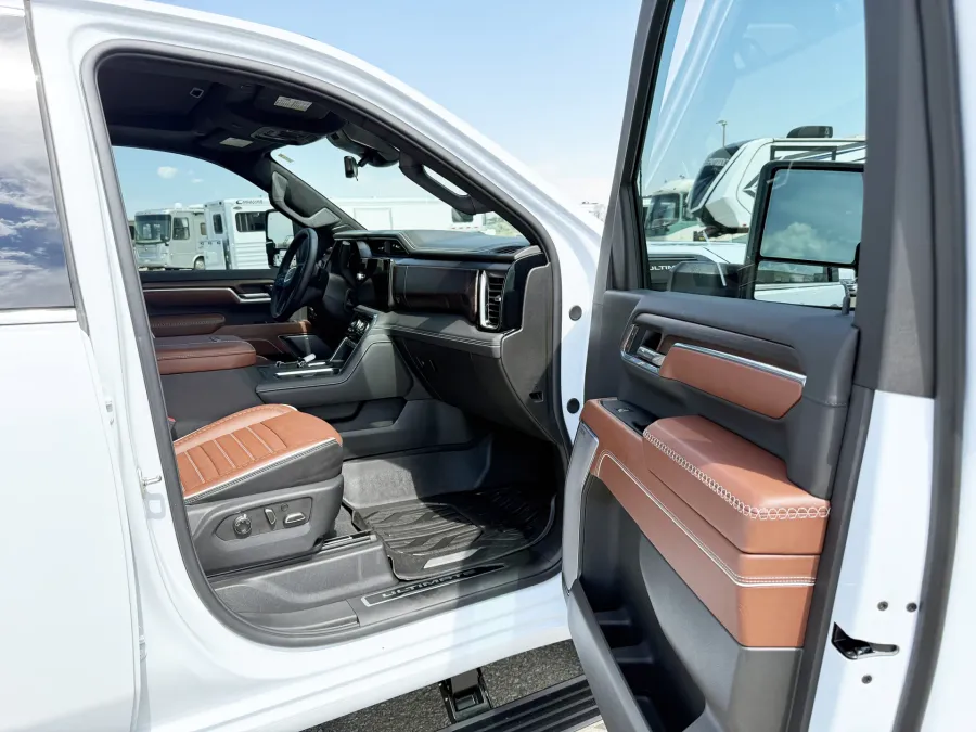 2026 GMC 2500 Denali Ultimate | Photo 20 of 23
